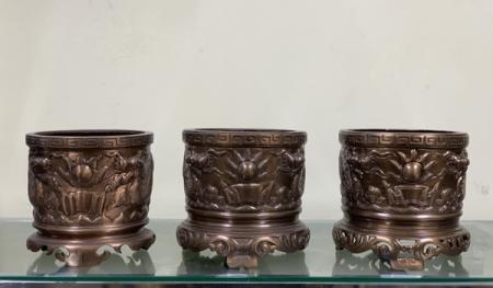 Bát hương bằng đồng đỏ đúc liền khối