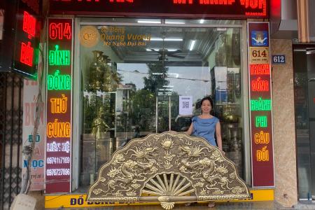Tranh quạt đồng song long chầu nguyệt màu hun giả cổ