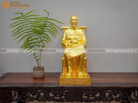 Tượng Bác Hồ bằng đồng dáng ngồi đọc báo dát vàng 9999 cao 50cm