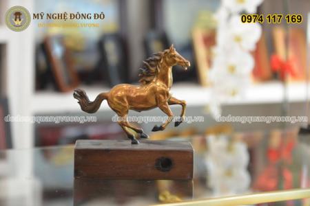 Ngựa đồng vàng tư thế phi mã