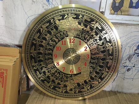 Đồng hồ trống đồng bản đồ Việt Nam đường kính 80cm