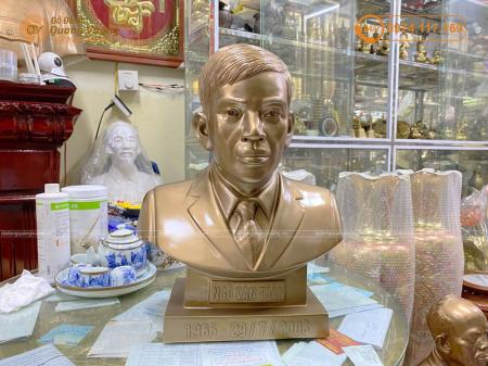 Đúc tượng chân dung bằng đồng ông Ngô Văn Toàn