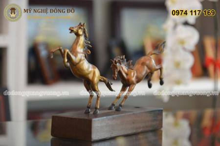 Tượng ngựa phi bằng đồng song mã tinh xảo
