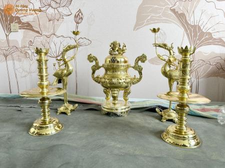 Bộ ngũ sự bằng đồng catut đỉnh chạm hoa sòi cao 60cm