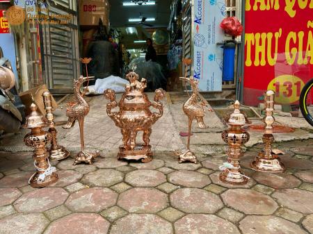 Bộ ngũ sự bằng đồng đỏ màu mộc đánh bóng chạm song long chầu nguyệt