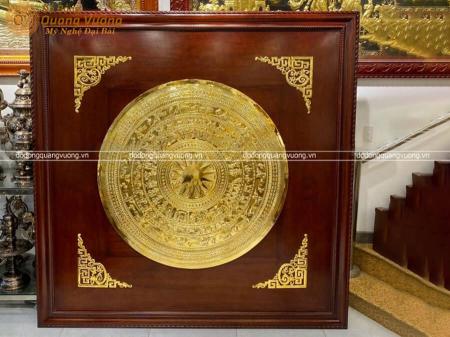 Mặt trống đồng Ngọc Lũ mạ vàng 24k đường kính 1m3 khung gỗ vuông 2m17