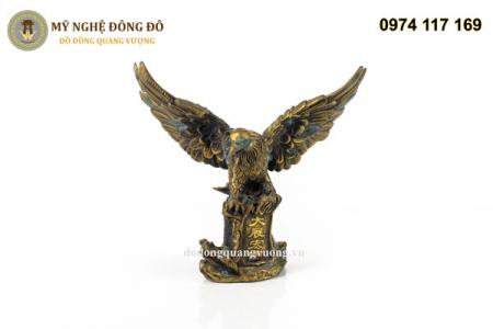 Đại bàng bằng đồng hun giả cổ