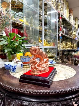Tượng hổ bằng đồng đỏ Dáng Cao Sơn Viễn Vọng cao 15cm