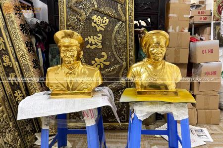 Tượng cụ ông Phạm Văn Phúng đúc cao 48cm