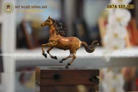 Ngựa đồng vàng tư thế phi mã