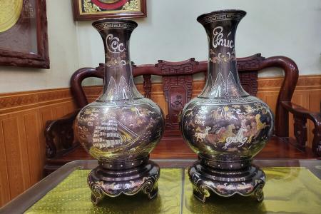 Đôi lọ hoa củ tỏi khảm ngũ sắc Thuận Buồm - Mã Đáo