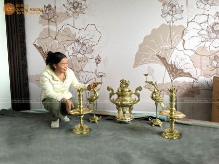 Bộ ngũ sự bằng đồng catut đỉnh chạm hoa sòi cao 60cm