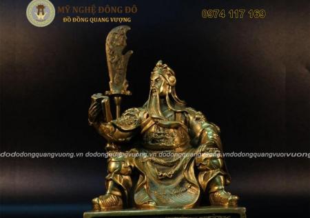 Tượng Quan Vân Trường ngồi đọc sách bằng đồng vàng