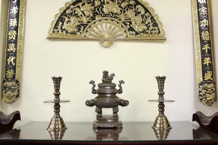 Bộ đỉnh đồng vuông tam sự màu hun giả cổ cao 60cm