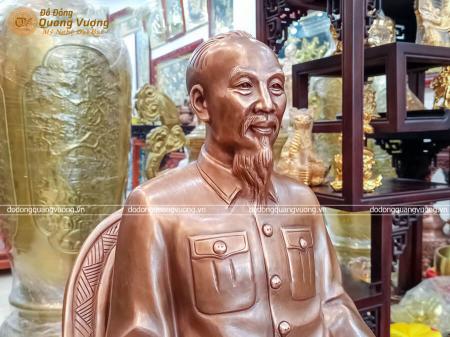 Tượng Bác Hồ ngồi ghế bằng đồng đỏ hạ màu dần theo thời gian cao 48cm