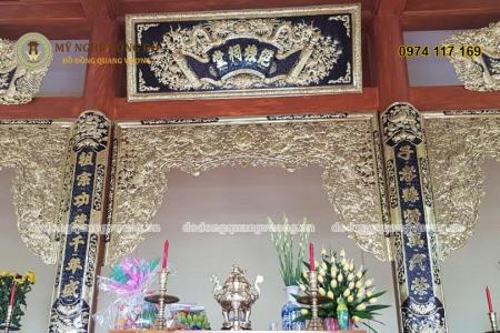 Hoành phi câu đối và cửa võng Song long chầu nguyệt