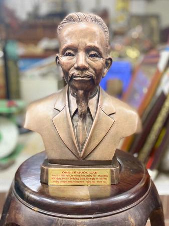 Đúc tượng đồng chân dung cụ ông Lê Quốc Can và cụ bà Lê Thị Hợp