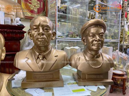 Tượng đồng chân dung cụ bà Phạm Thị Kìn