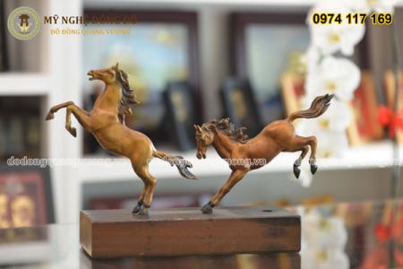 Tượng ngựa phi bằng đồng song mã tinh xảo