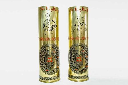 Đôi lọ hoa chế tác từ vỏ cát tút 152ly ăn mòn trống đồng