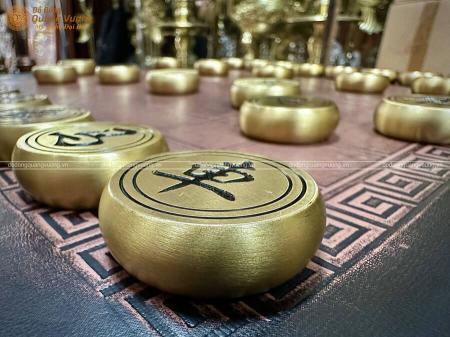 Bộ cờ tướng đồng thau đúc thủ công - bàn bọc da cao cấp