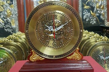 Đồng hồ quà tặng bằng đồng để bàn