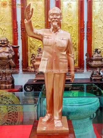 Tượng Bác Hồ đứng vẫy tay chào bằng đồng đỏ cao 1m
