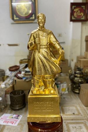 Tượng đồng Trần Hưng Đạo cao 90cm dát vàng 9999