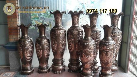 Lọ lộc bình bằng đồng vàng hun chạm tứ quý