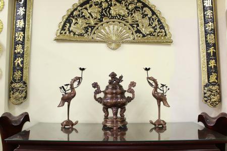 Bộ tam sự đồng đỏ màu hun chạm hoa sòi tai mây cao 50cm