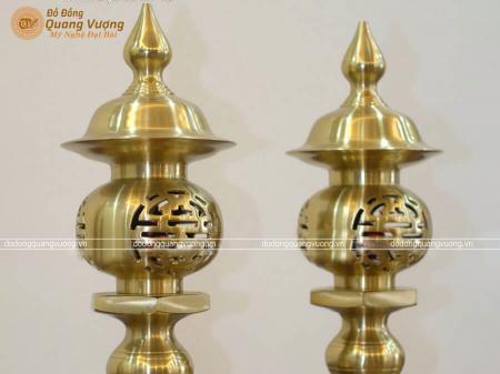 Đôi đèn thờ bằng đồng vàng cao 45cm