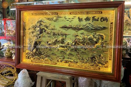 Tranh bát mã bằng đồng với nền xước rất độc đáo