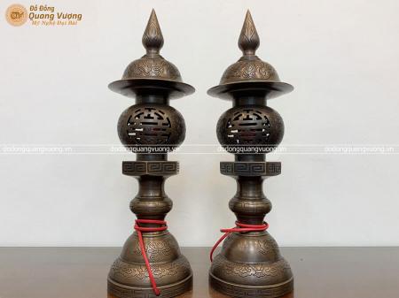 Đôi đèn thờ bằng đồng đỏ cao 55cm hạ màu trầm cổ theo thời gian