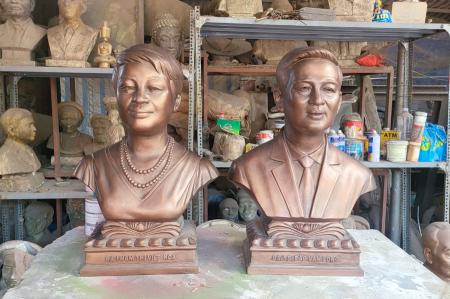 Đúc Tượng Đồng Chân Dung Cô Chú Long Hoa Tại Hà Nội