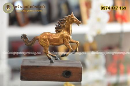 Ngựa đồng vàng tư thế phi mã