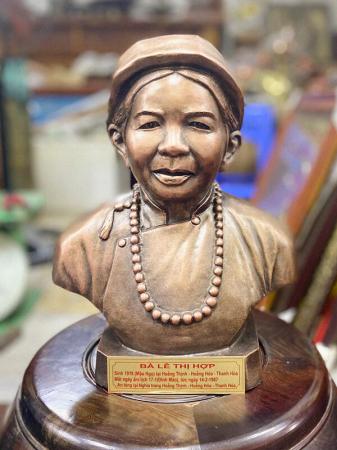 Đúc tượng đồng chân dung cụ ông Lê Quốc Can và cụ bà Lê Thị Hợp