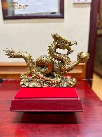 Tượng rồng cầm ngọc lướt sóng bằng đồng cao 22cm