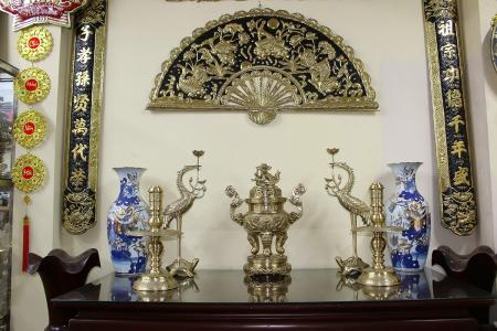 Bộ đỉnh thờ ngũ sự chạm song long chầu nguyệt màu vàng mờ