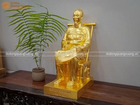Tượng Bác Hồ bằng đồng dáng ngồi đọc báo dát vàng 9999 cao 50cm