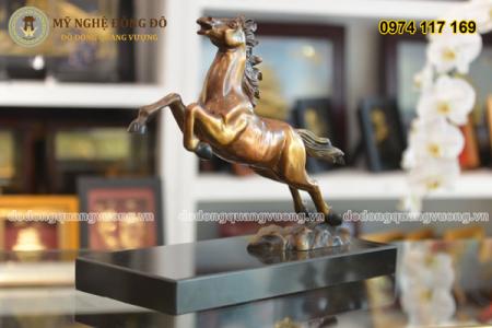 Tượng ngựa bằng đồng phi mã