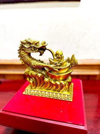 Tượng rồng nhả ngọc bằng đồng cao 18cm 