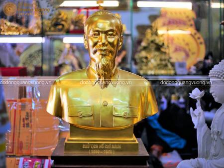 Tượng Bác Hồ bán thân bằng đồng dát vàng 9999 cao 59cm