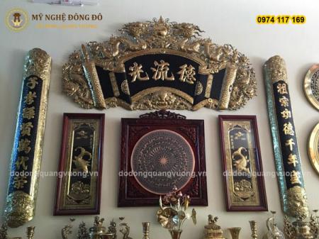 Cuốn thư câu đối song long chầu nguyệt bằng đồng vàng