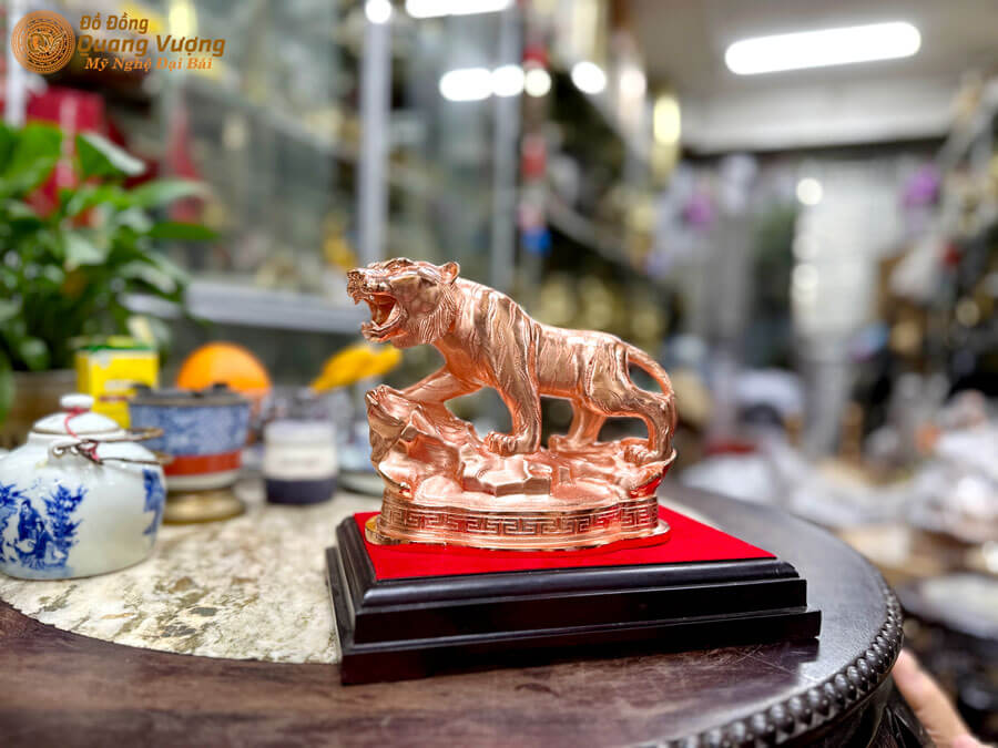 Tượng hổ bằng đồng đỏ dáng Cao Sơn Viễn Vọng cao 15cm