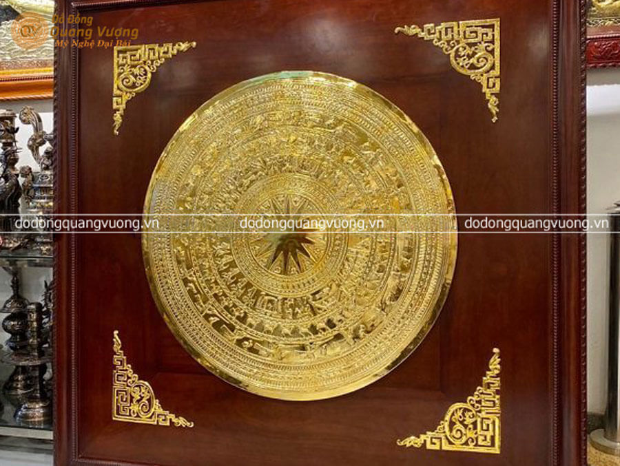 Mặt trống đồng Ngọc Lũ mạ vàng 24k đường kính 1m3 khung gỗ vuông 2m17
