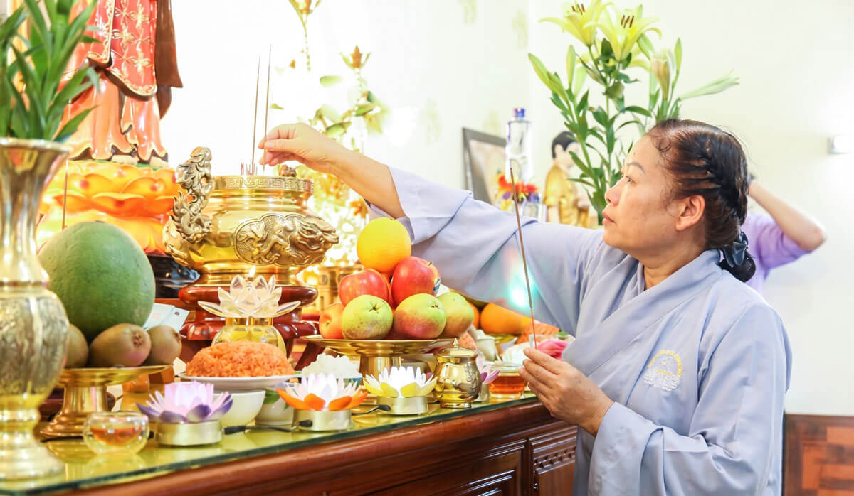Hướng Dẫn Chuẩn Bị Mâm Lễ Cúng Vu Lan Tại Nhà Đúng Chuẩn Phong Thủy 2026